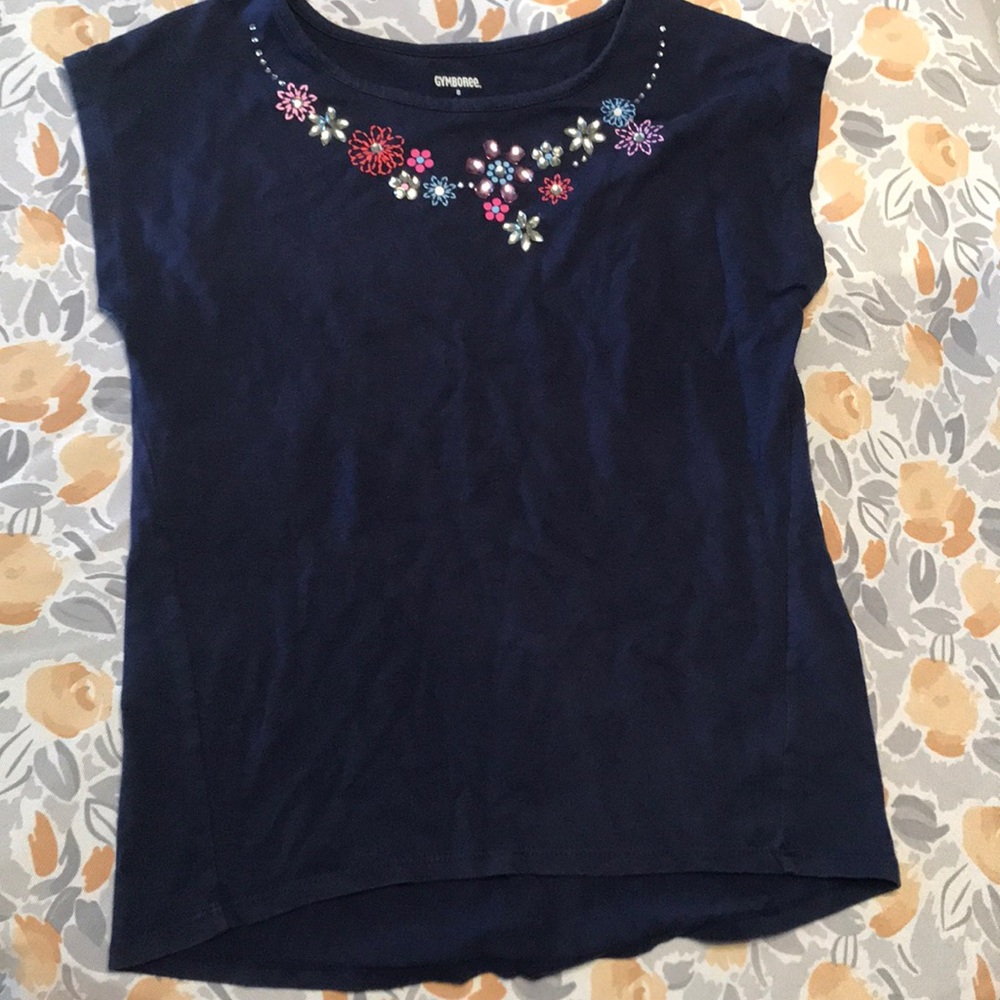 Navy tee with flower jewel necklace